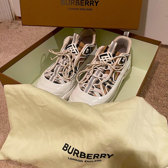 Burberry Arthur Check Sneaker. Size 11.5 US Mens. Excellent condition. - Picture 1 of 6